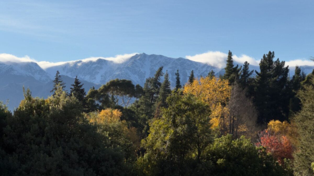 View from the Cross Hill Lodge in Lake Hāwea, NZ
