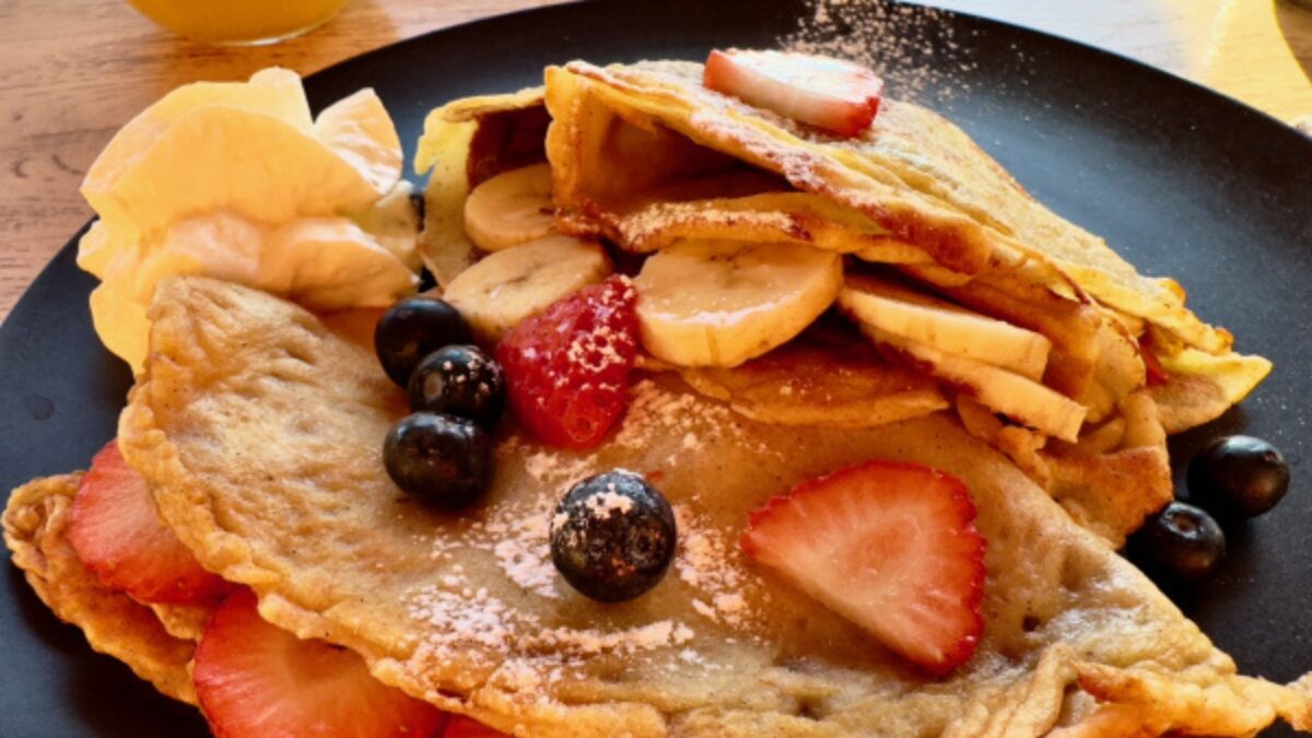 Cooked breakfast served at Glen Dene Lodge, Lake Hāwea NZ
